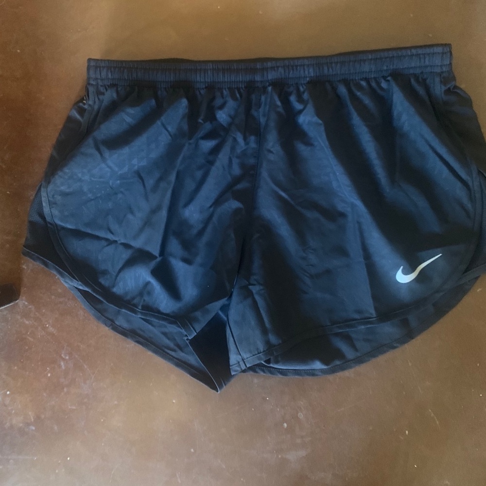 🌺NEW🌺$$16 OFF RETAIL $40 🌺BLACK NIKE TEMPO SHORTS🌺 XSMALL, SMALL & MEDIUM